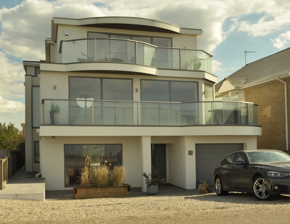 Beach front house      Design: Nick Baldry