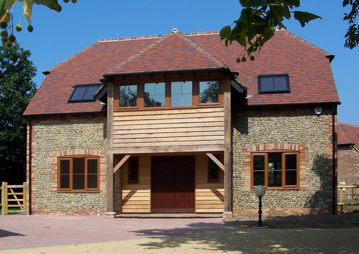 Detached house in a 'barn' style.    Design: Peter Jackson